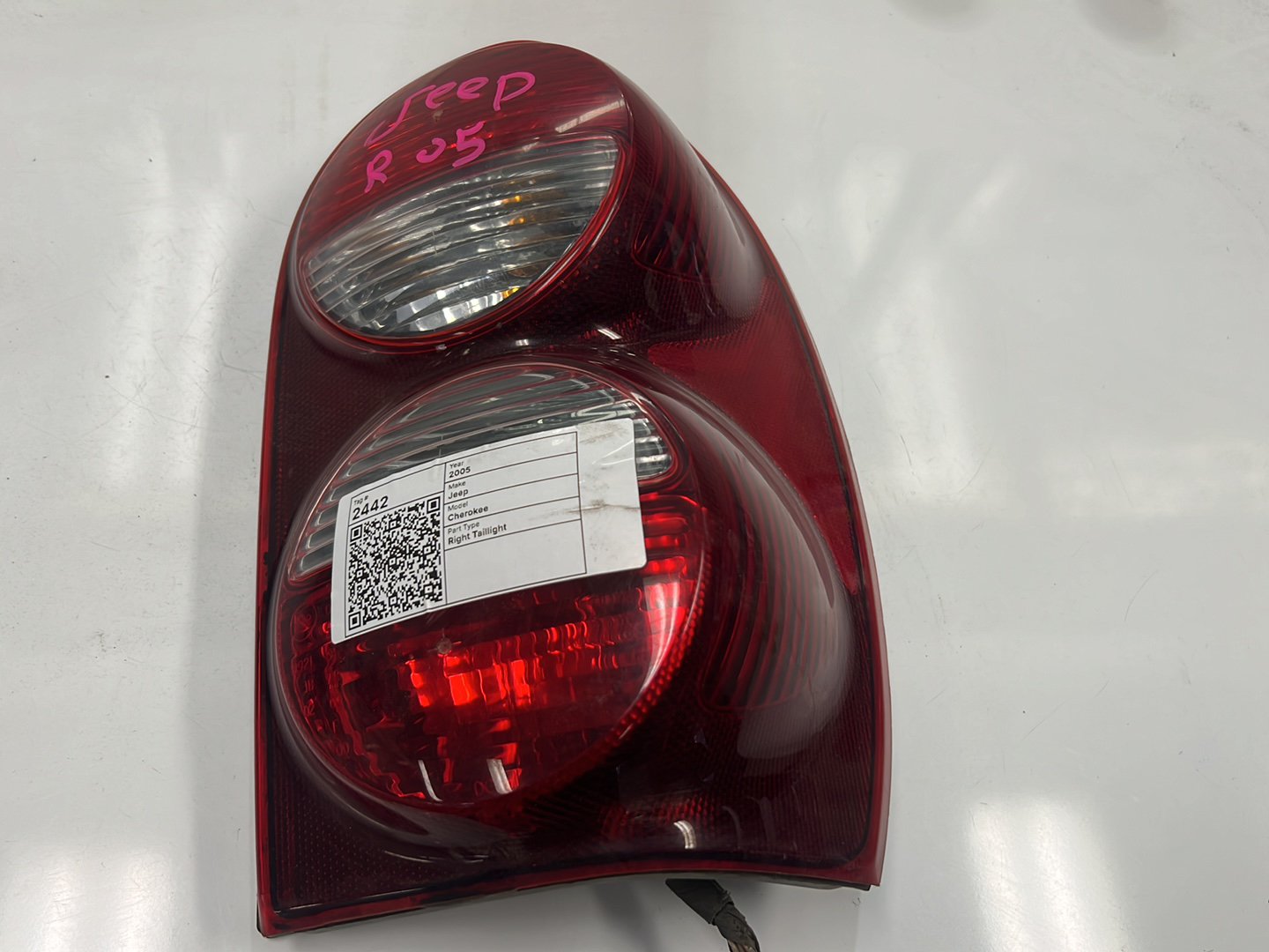 2004-2005 Jeep Cherokee - Right Taillight