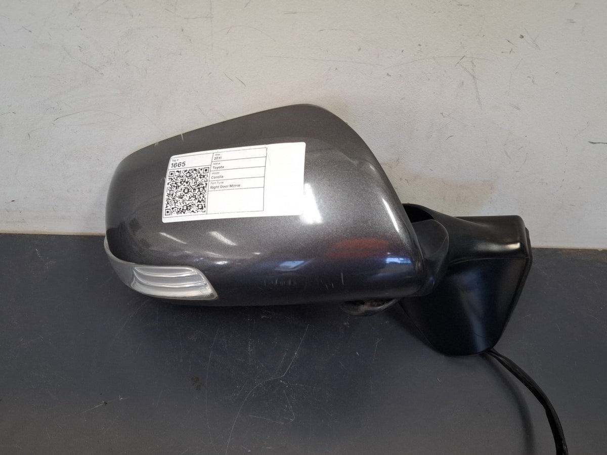 2011 Toyota Corolla E150 - Right Door Mirror