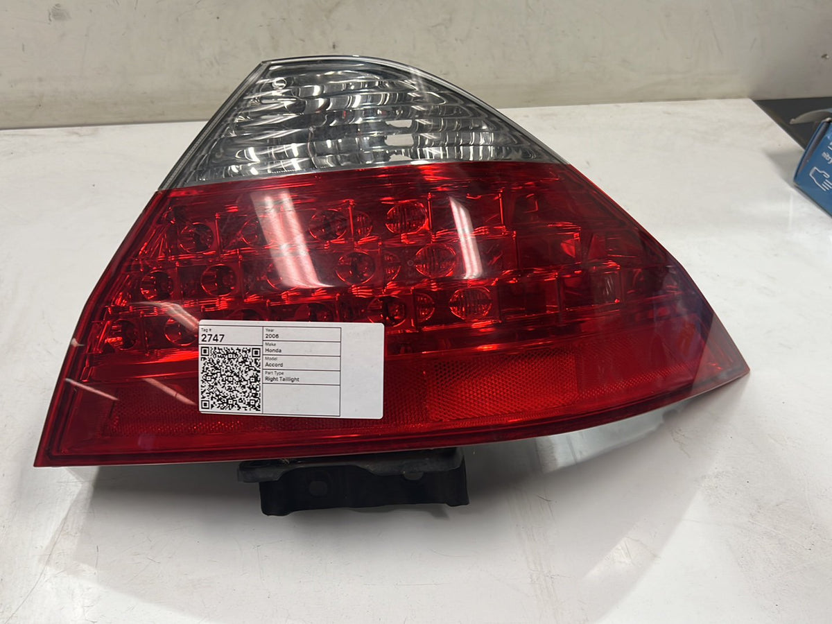 May 2006 to Oct 2007 - Honda Accord 7th Gen CM Sedan VIN MRHCM - Right Taillight