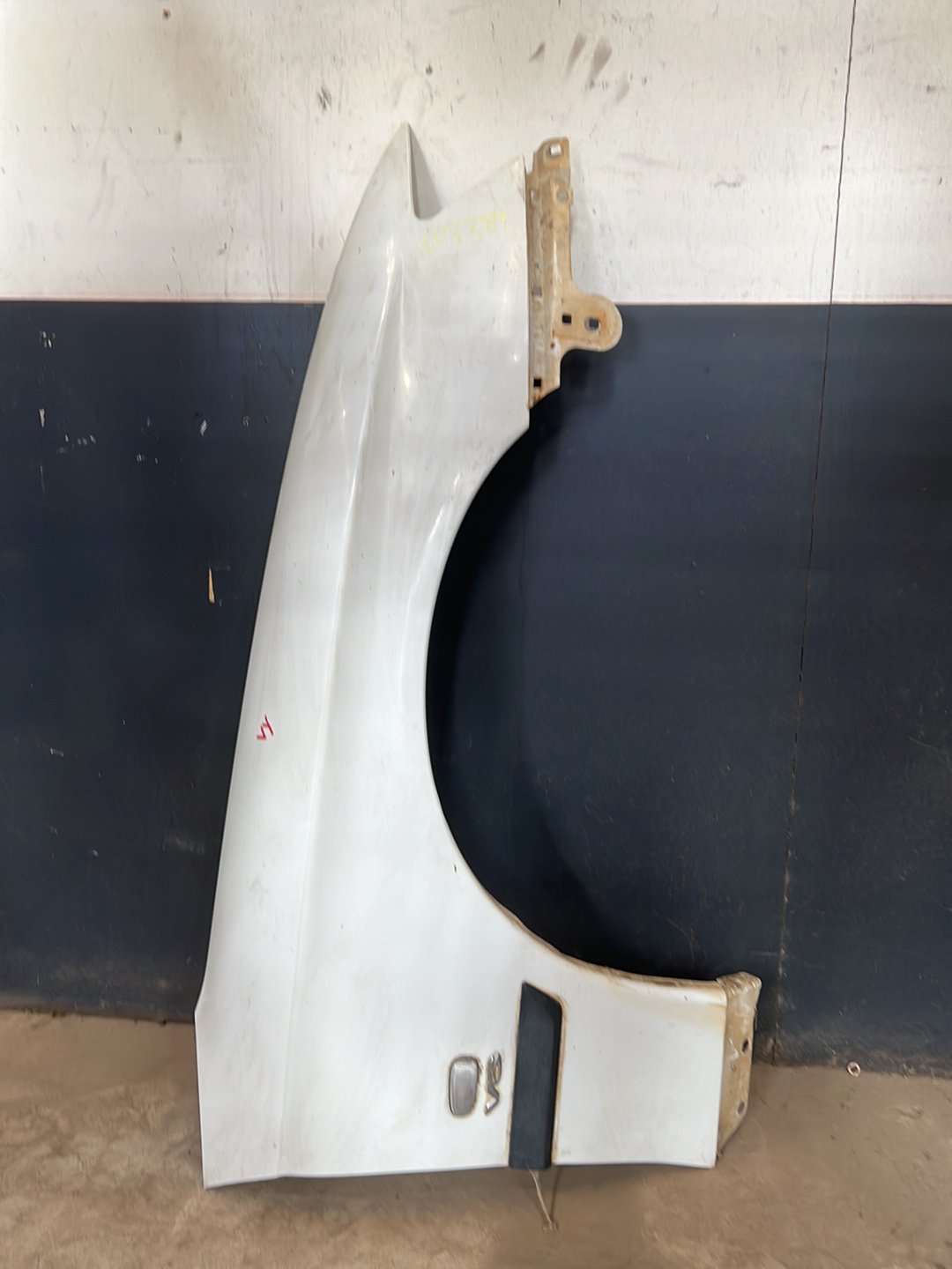 2004 Holden Commodore Right Front Guard