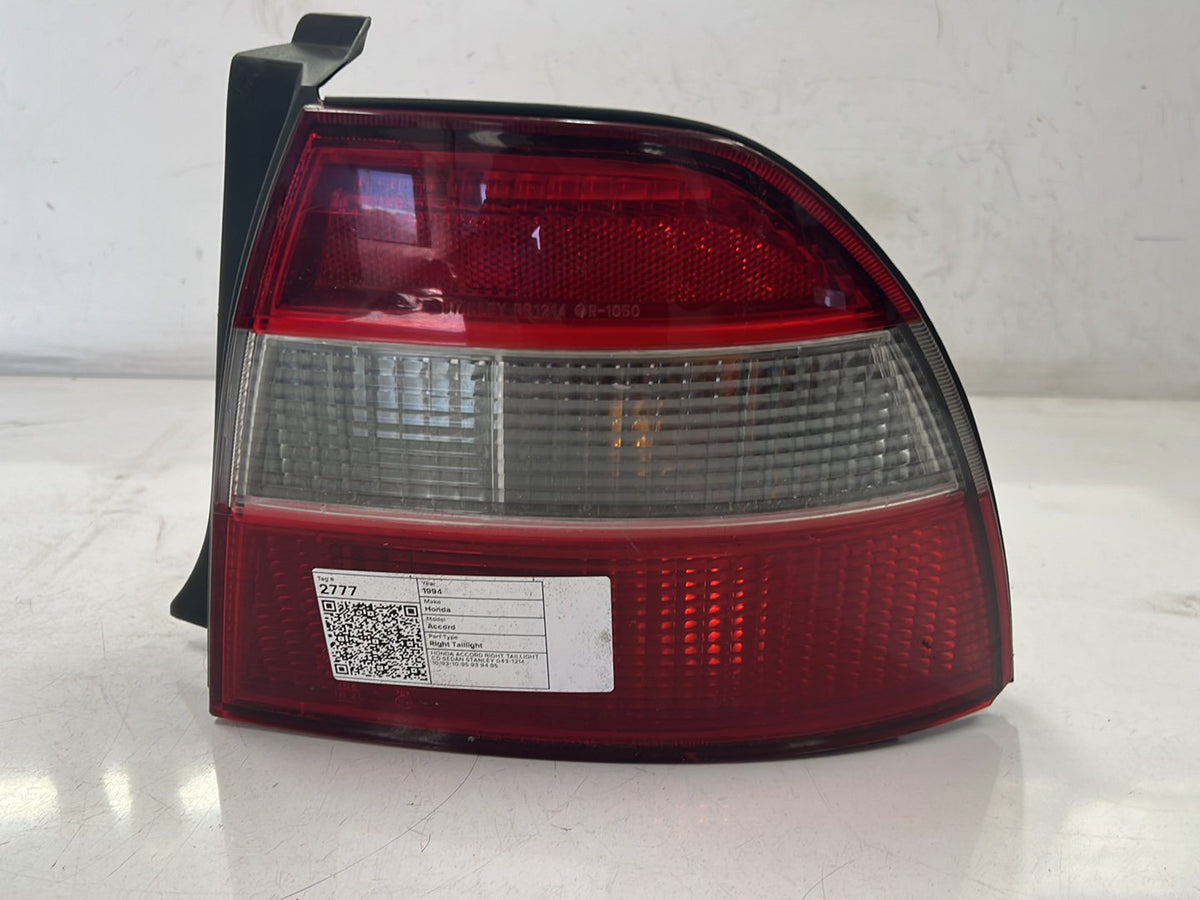 1993-1995 Honda Accord CD Right Taillight