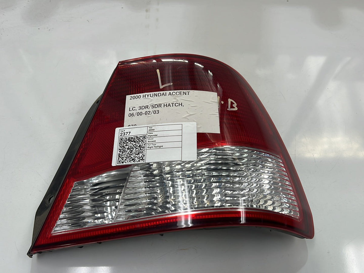 2000 Hyundai Accent LC - Right Taillight