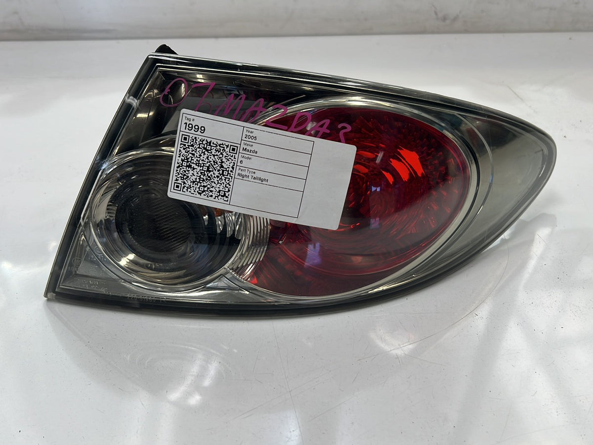 2005 Mazda 6 GG - Right Taillight