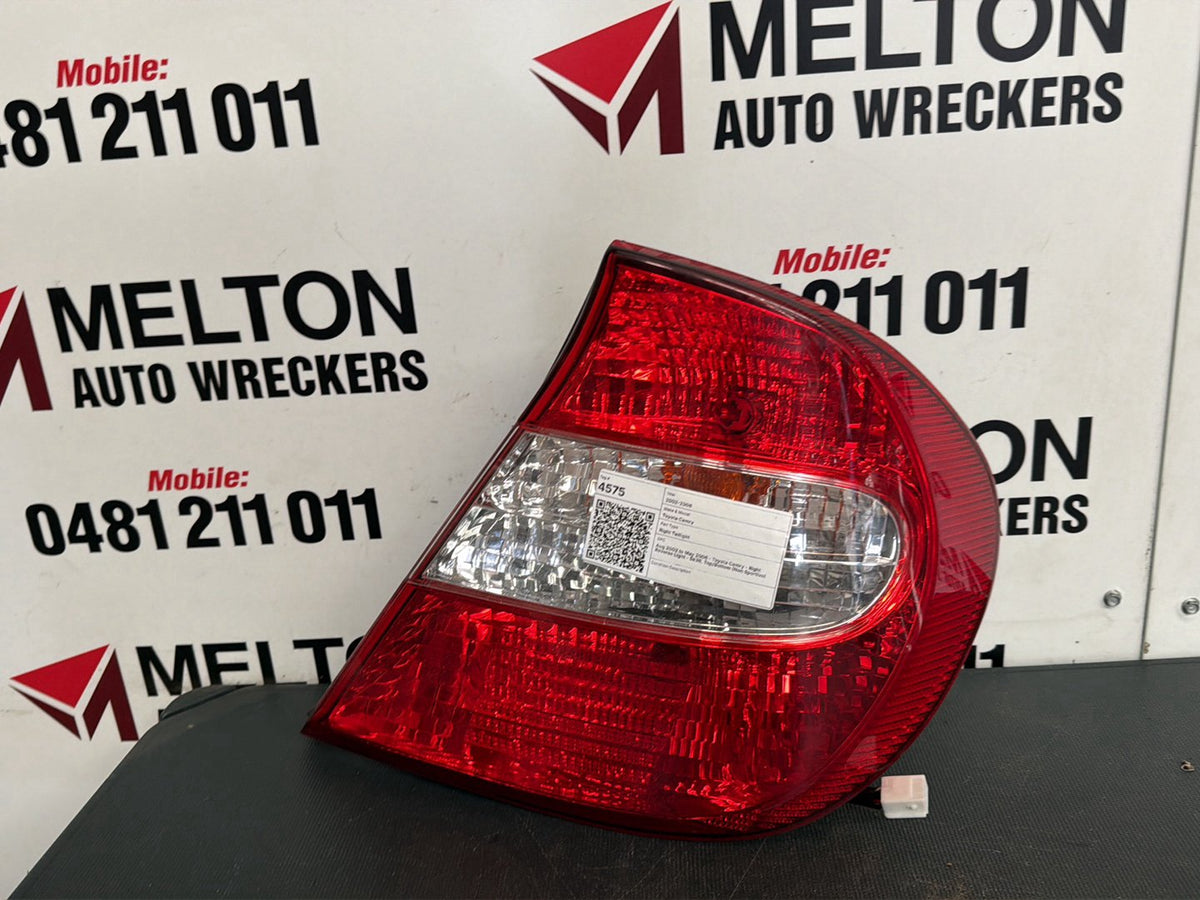 Aug 2002 to May 2006- Toyota Camry- Right Reverse Light- Sk36, Top/Bottom (Non Sportivo)