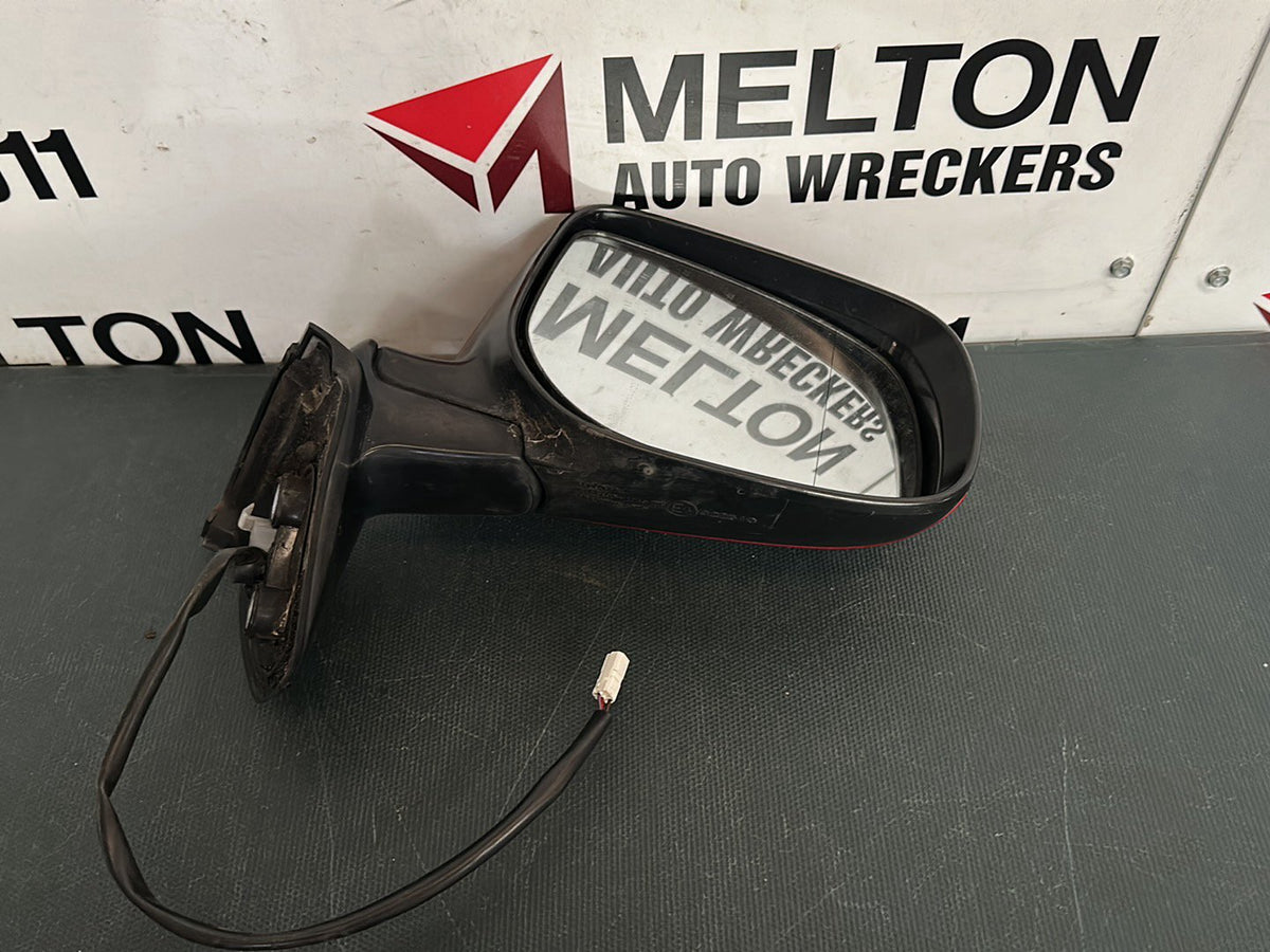 Mar 2007 to Sep 2009- Toyota Corolla ZRE152R Hatchback- Right Door Mirror