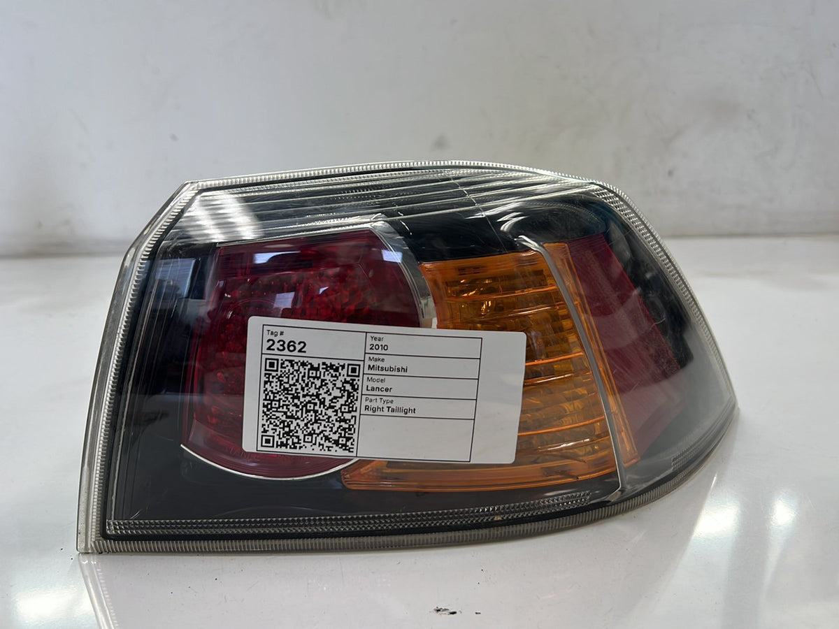 2010 Mitsubishi Lancer CJ - Right Taillight