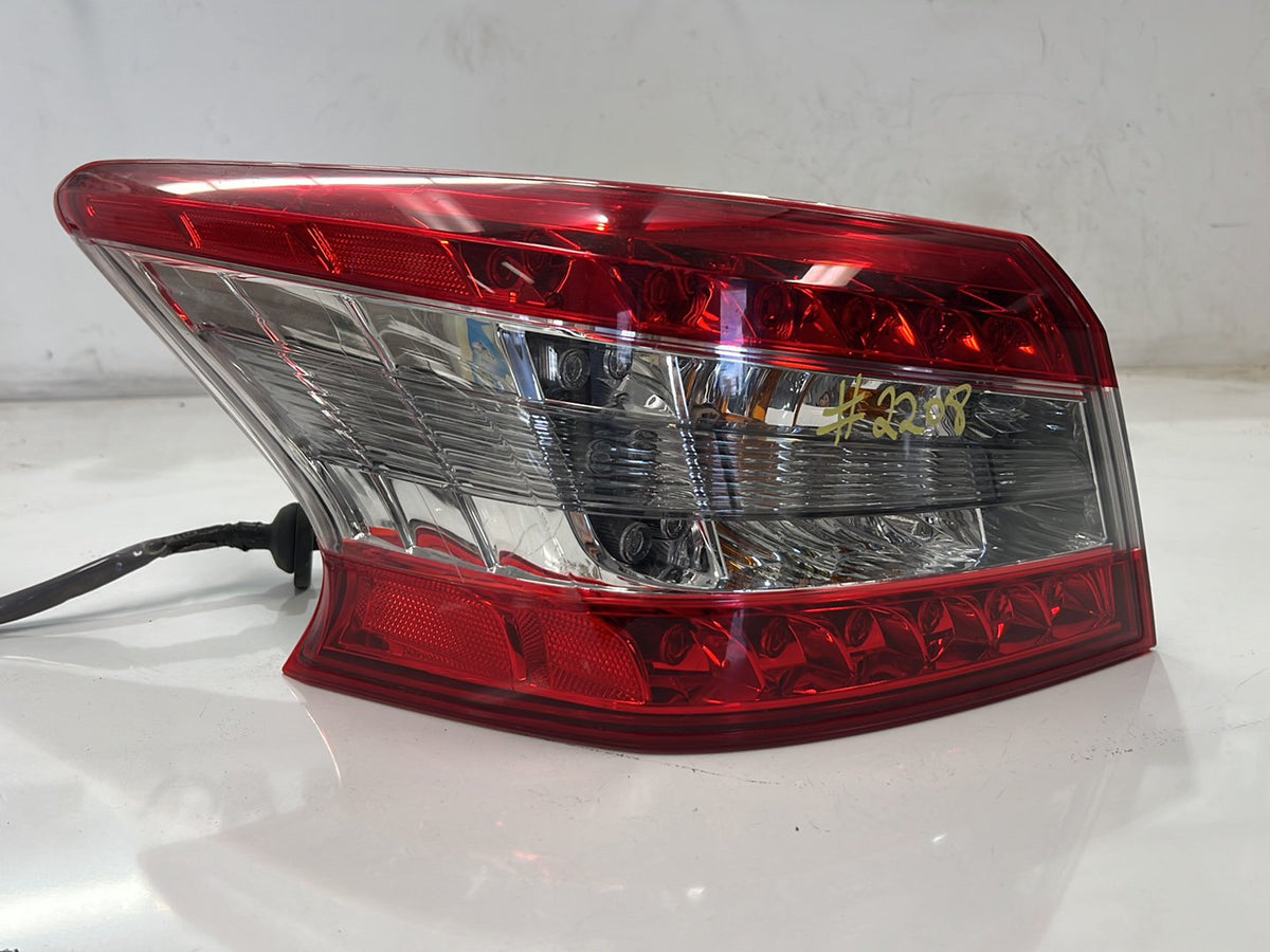 2014 Nissan Pulsar B17 - Left Taillight