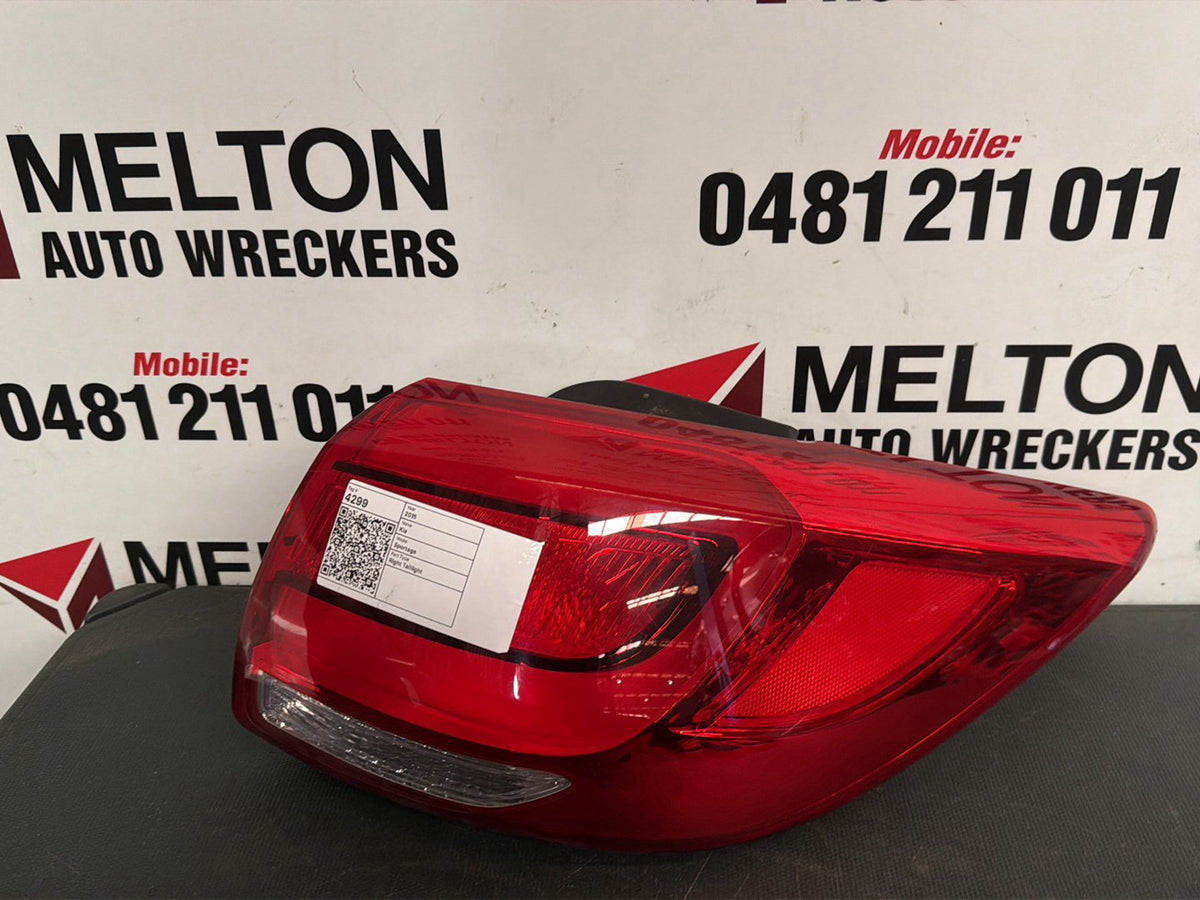 Feb 2014 to Oct 2015- Kia Sportage SL Si SLi Premium- Right Taillight- Body Mounted