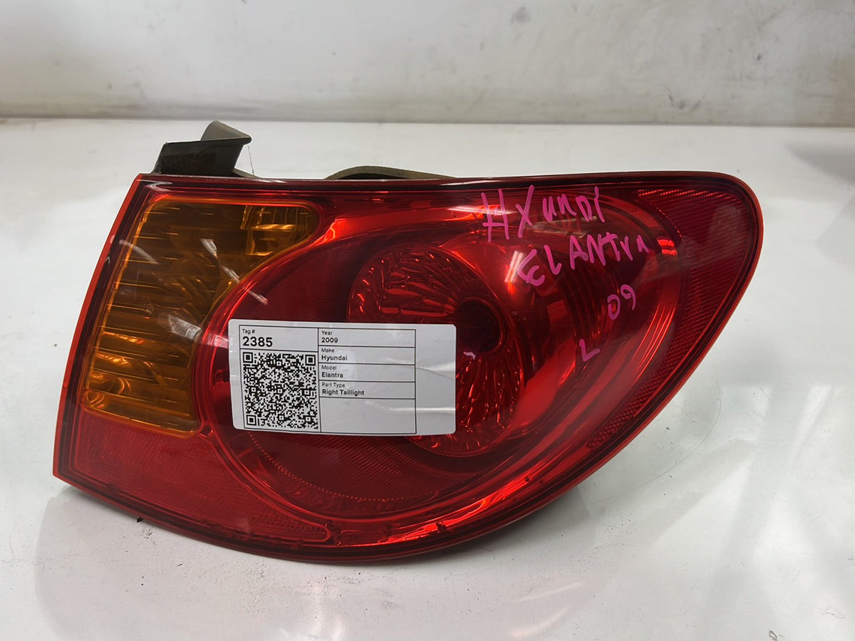 2009 Hyundai Elantra - Right Taillight