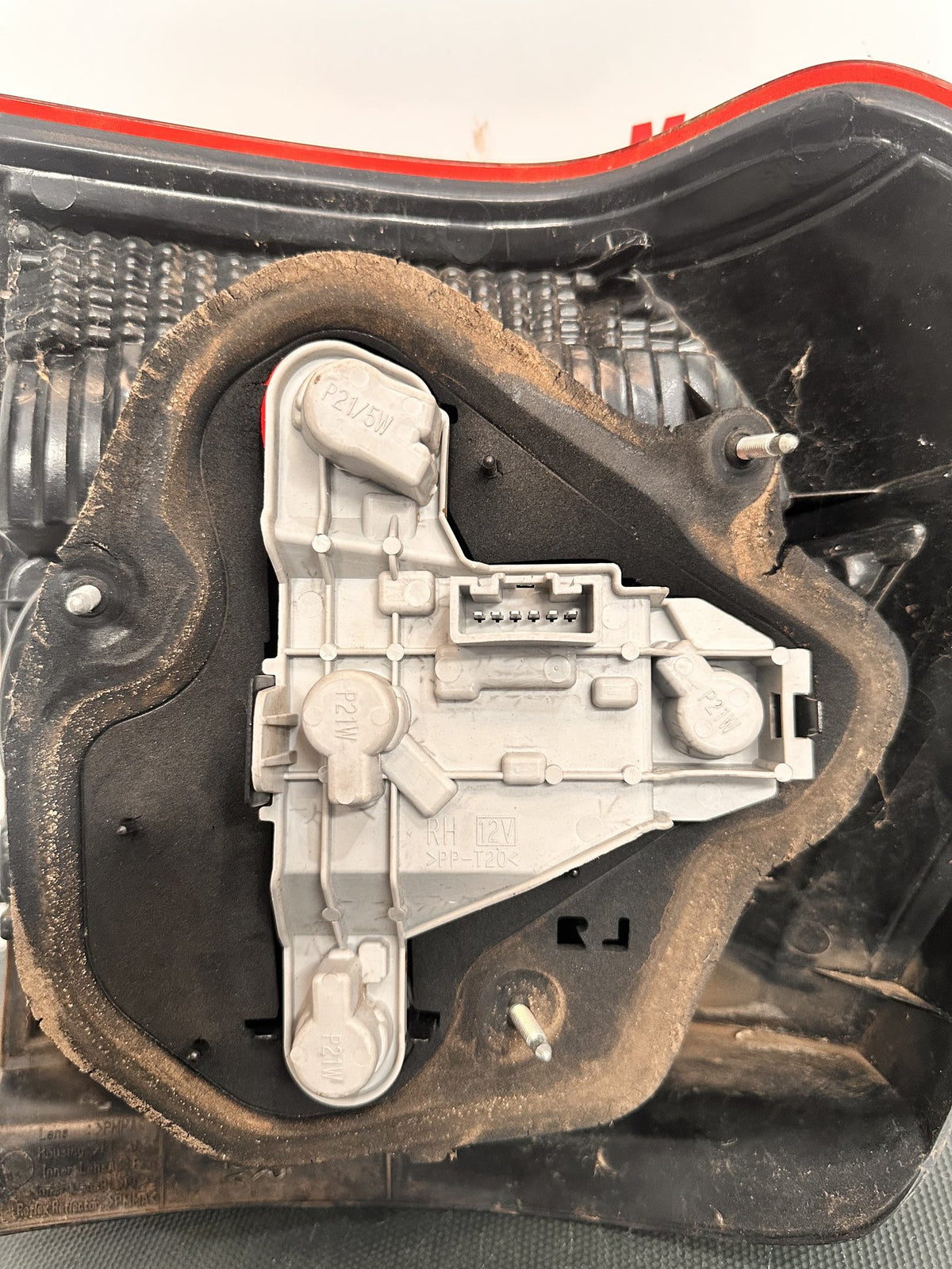 Apr 2004 to Jun 2007- Toyota Corolla ZZE122 Hatchback Built in Japan VIN JTD- Right Taillight- Lens# 13-87