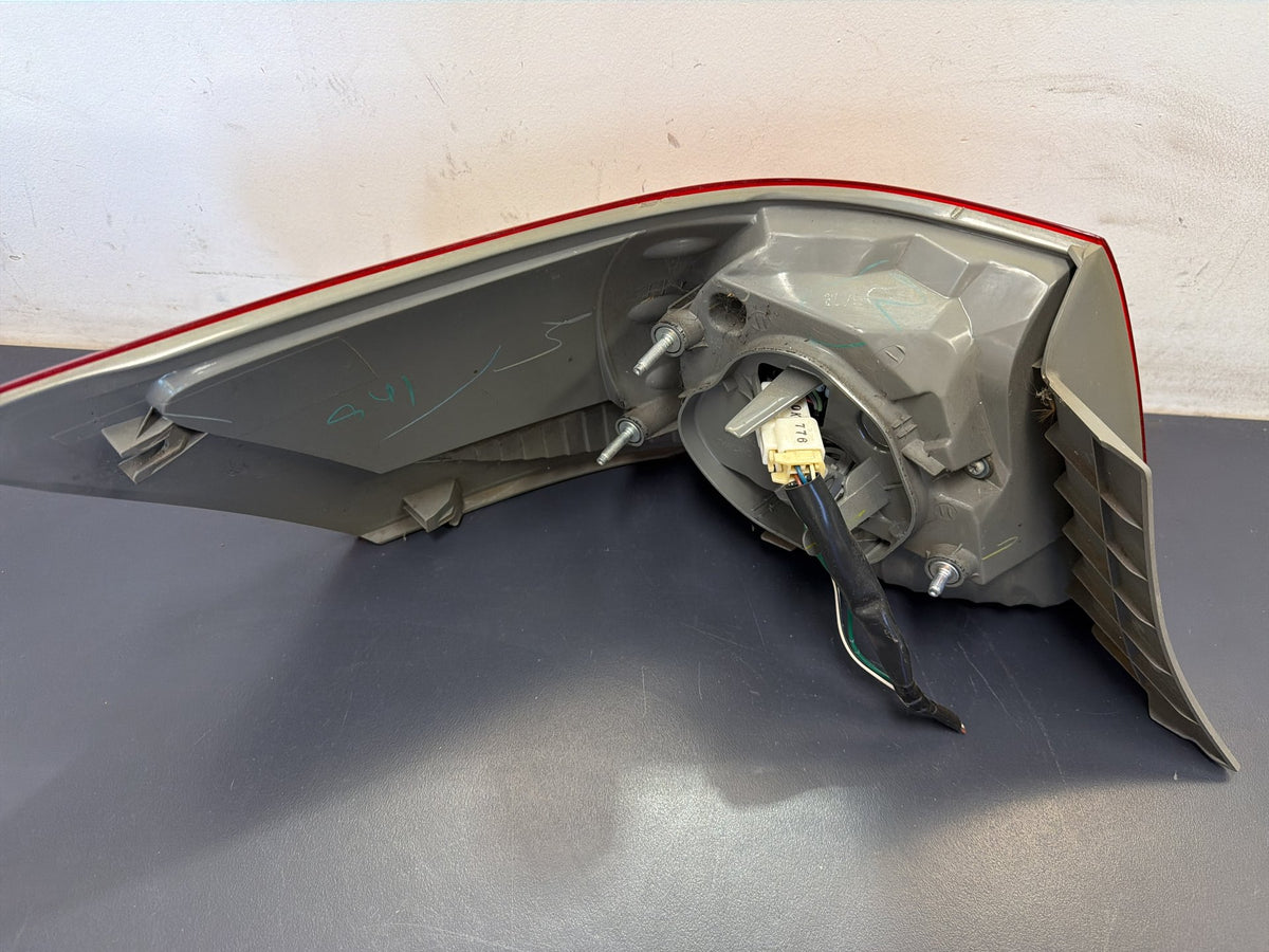 Oct 2006 to Aug 2009 - Toyota Aurion Sportivo SX6 Sportivo ZR6 GSV40R - Right Taillight