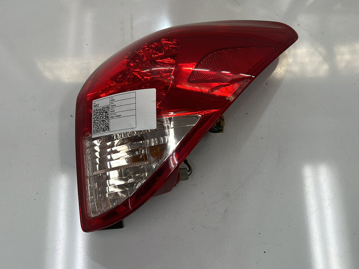 2006 Toyota RAV4 - Right Taillight