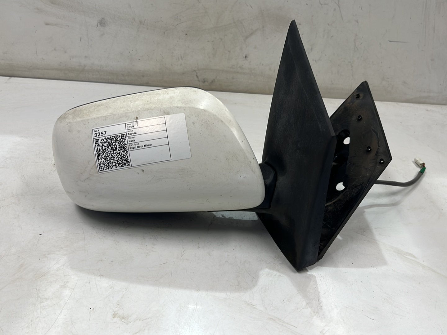 Mar 2006 to Jun 2016- Toyota Yaris NCP9# Sedan Australia Only- Right Door Mirror- Non-Indicator