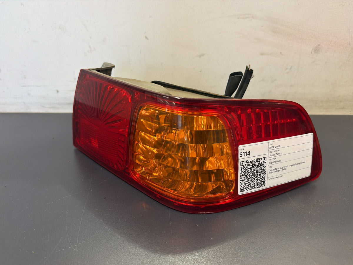Oct 2000 to Aug 2002 - Toyota Camry Sedan - Right Taillight - Sk20