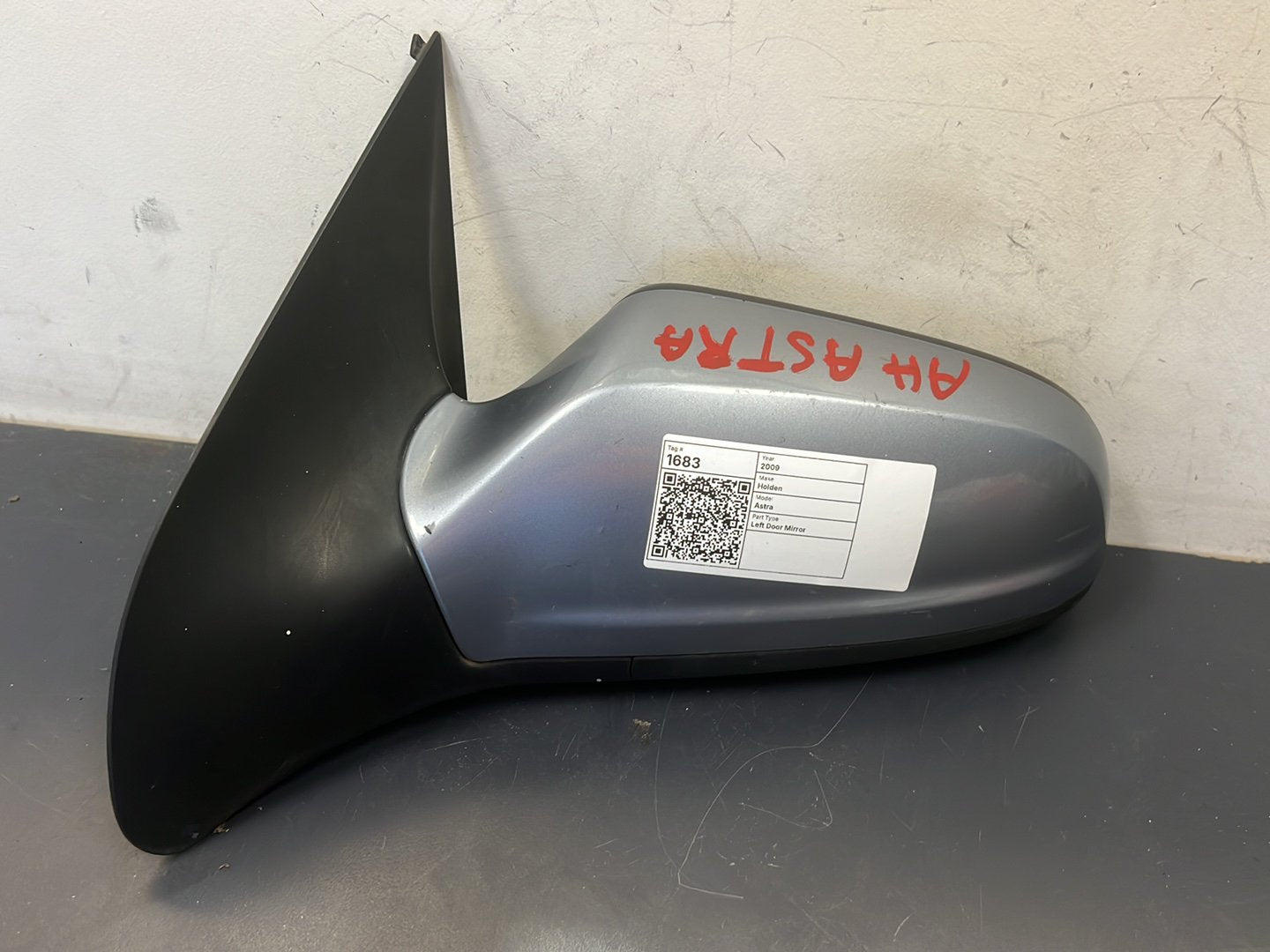 Oct 2004 to Aug 2009 - Holden Astra AH Hatchback Station Wagon 5 Door - Left Door Mirror