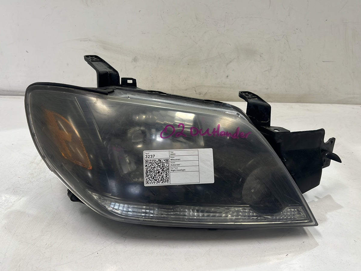 2002-2004 Mitsubishi Outlander ZE Right Headlight