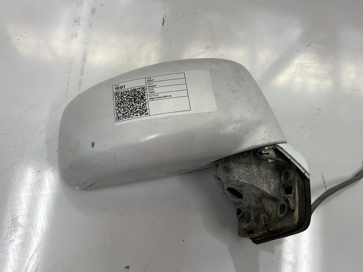 2007 Nissan Tiida C11 - Right Door Mirror