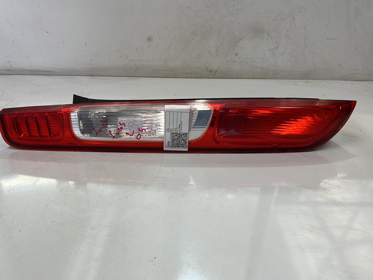 2005-2007 Ford Focus LS - Left Taillight