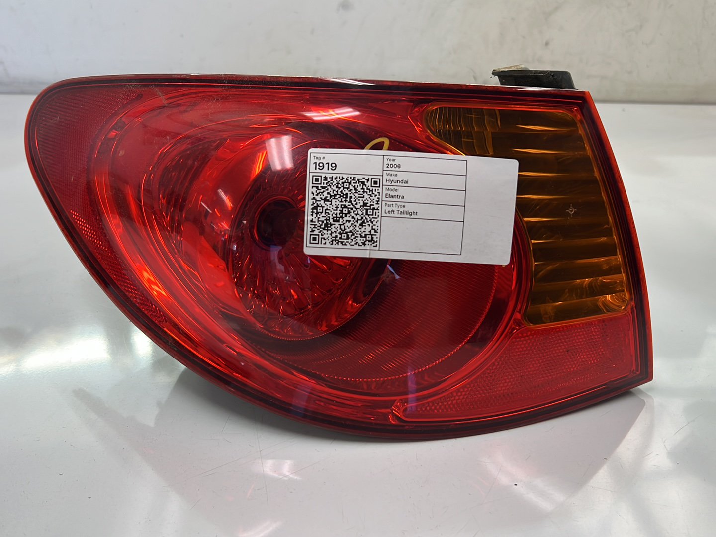 2006 Hyundai Elantra HD - Left Taillight