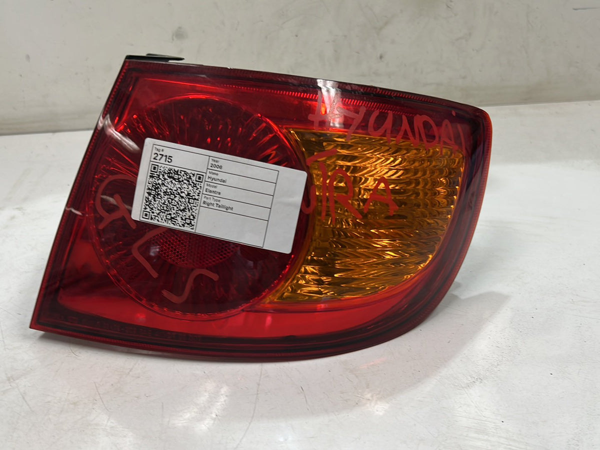 2006 Hyundai Elantra HD - Right Taillight