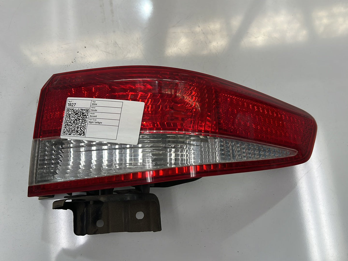 2004 Honda Accord CM - Right Taillight