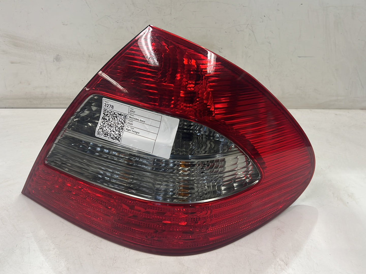 2007 Mercedes-Benz E320 Right Taillight
