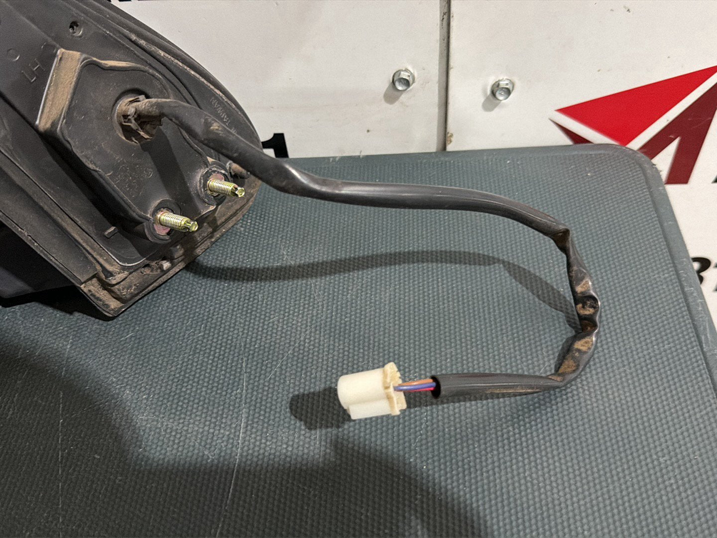 Jan 2005 to Jan 2014- Toyota Hiace TRH KDH- Left Door Mirror- Power Adjust, Black, 3 Wire, Round Plug