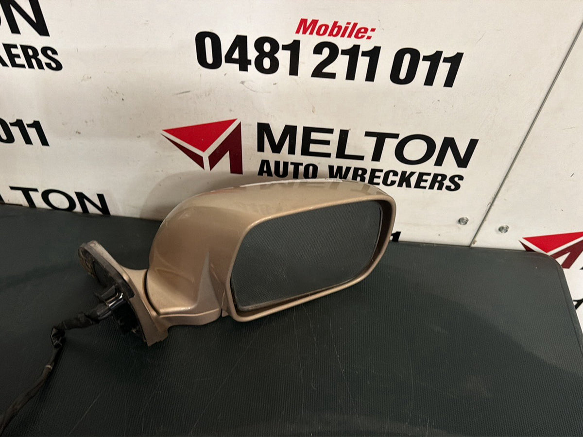 Jan 2001 to Apr 2007 - Toyota Kluger MCU28R - Right Door Mirror