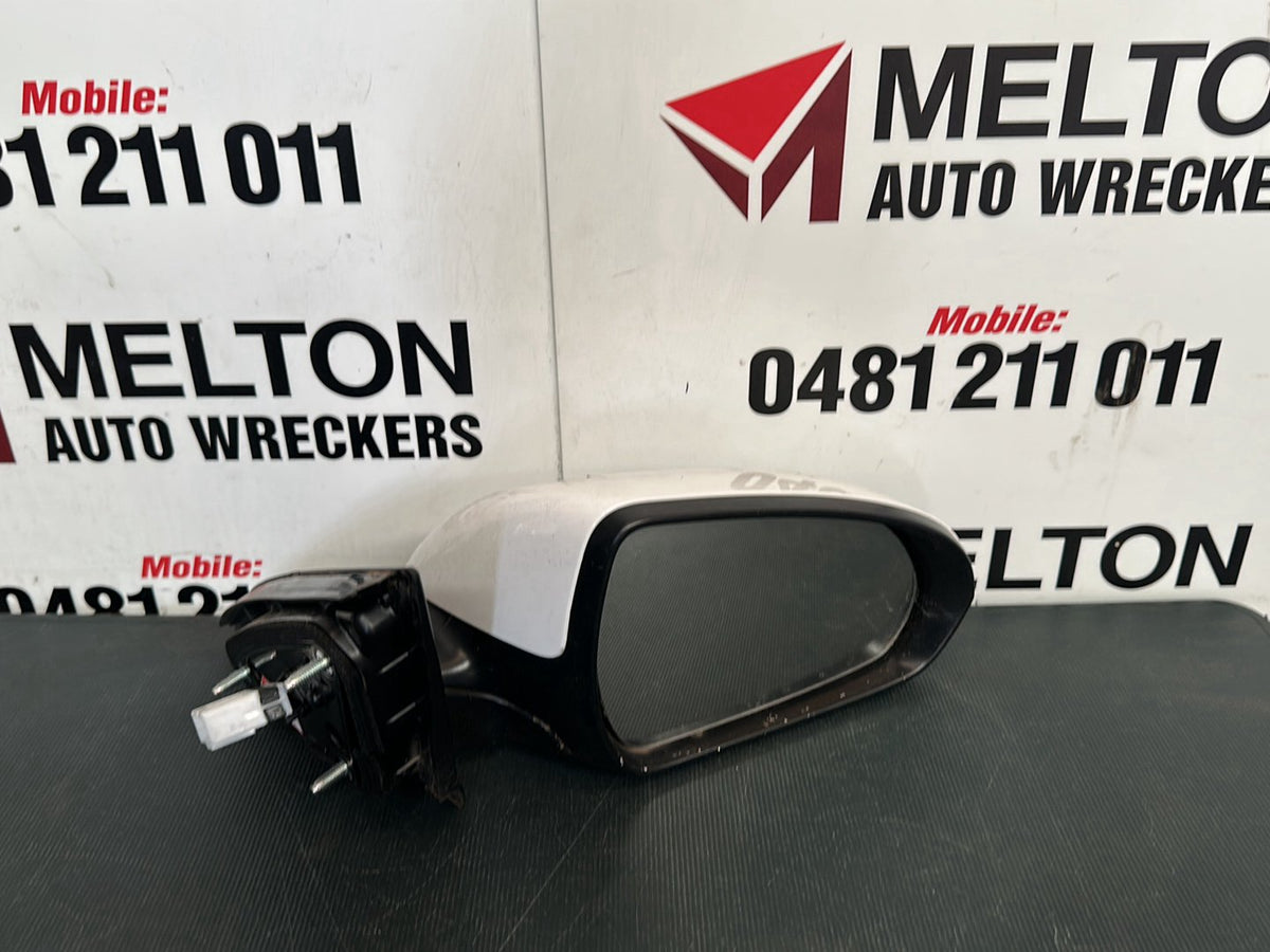 Mar 2017 to Dec 2023- Hyundai i30 PD Hatchback VIN KMHH- Right Door Mirror