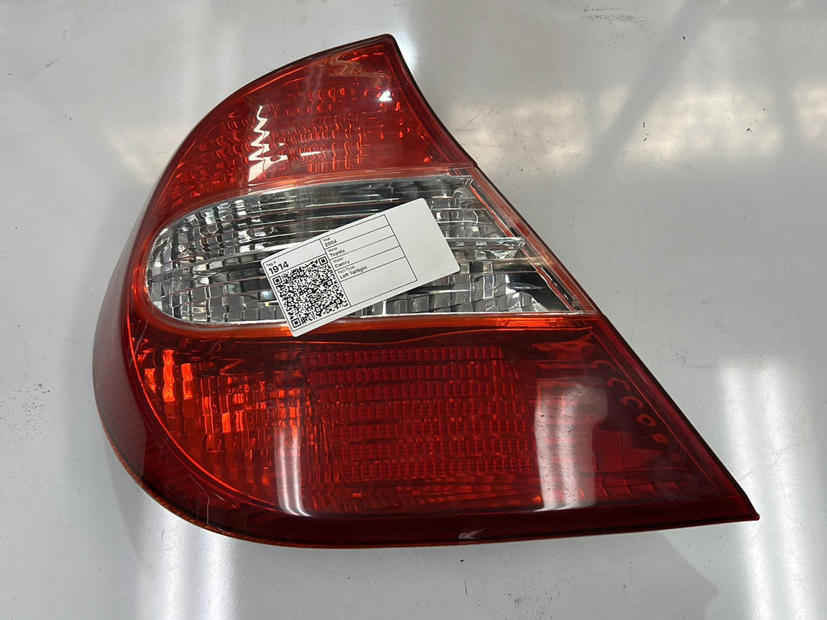 2004 Toyota Camry V30 - Left Taillight