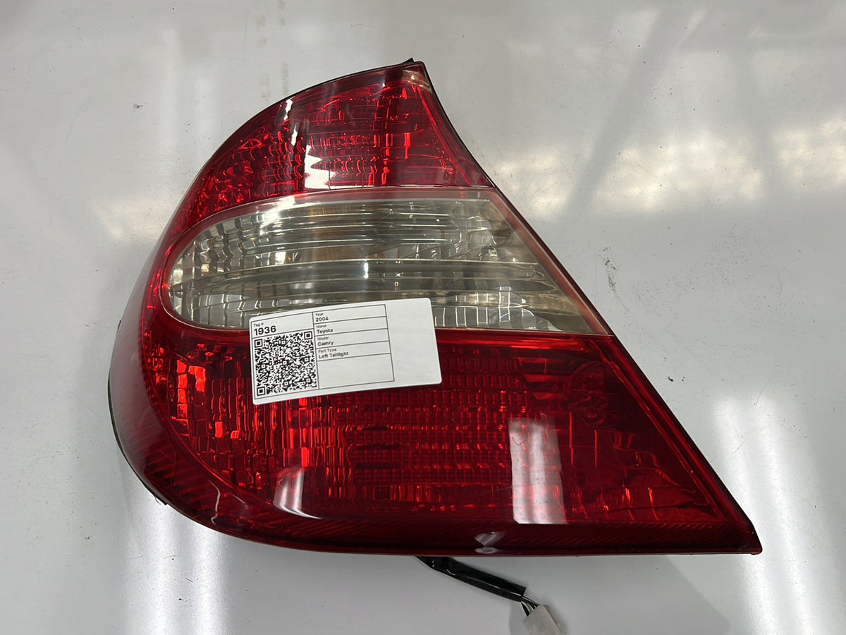 2004 Toyota Camry V30 - Left Taillight