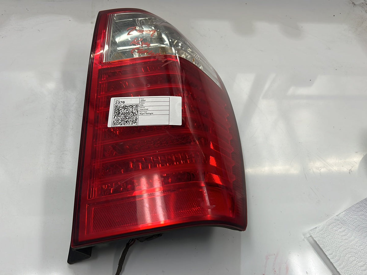 2007 Kia Carnival - Right Taillight