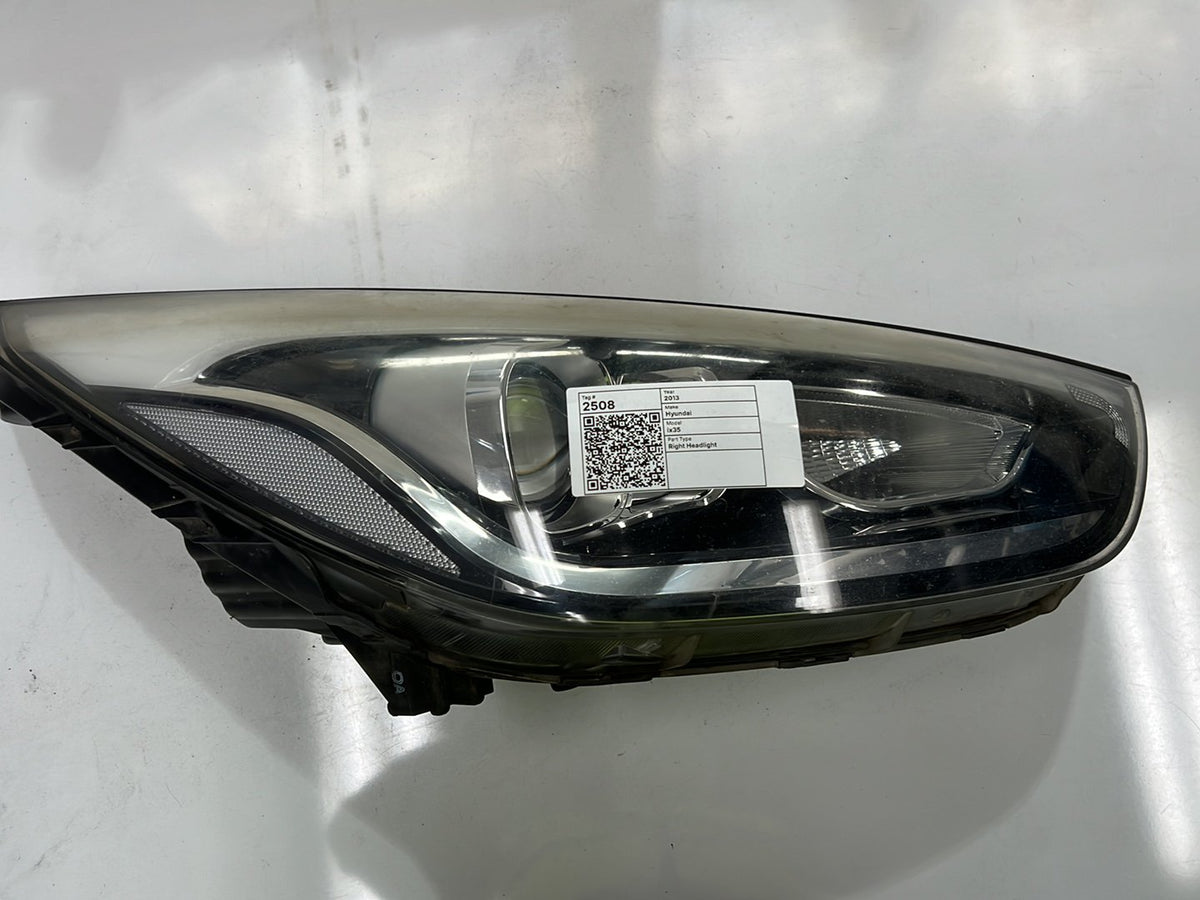 2013 Hyundai ix35 - Right Headlight