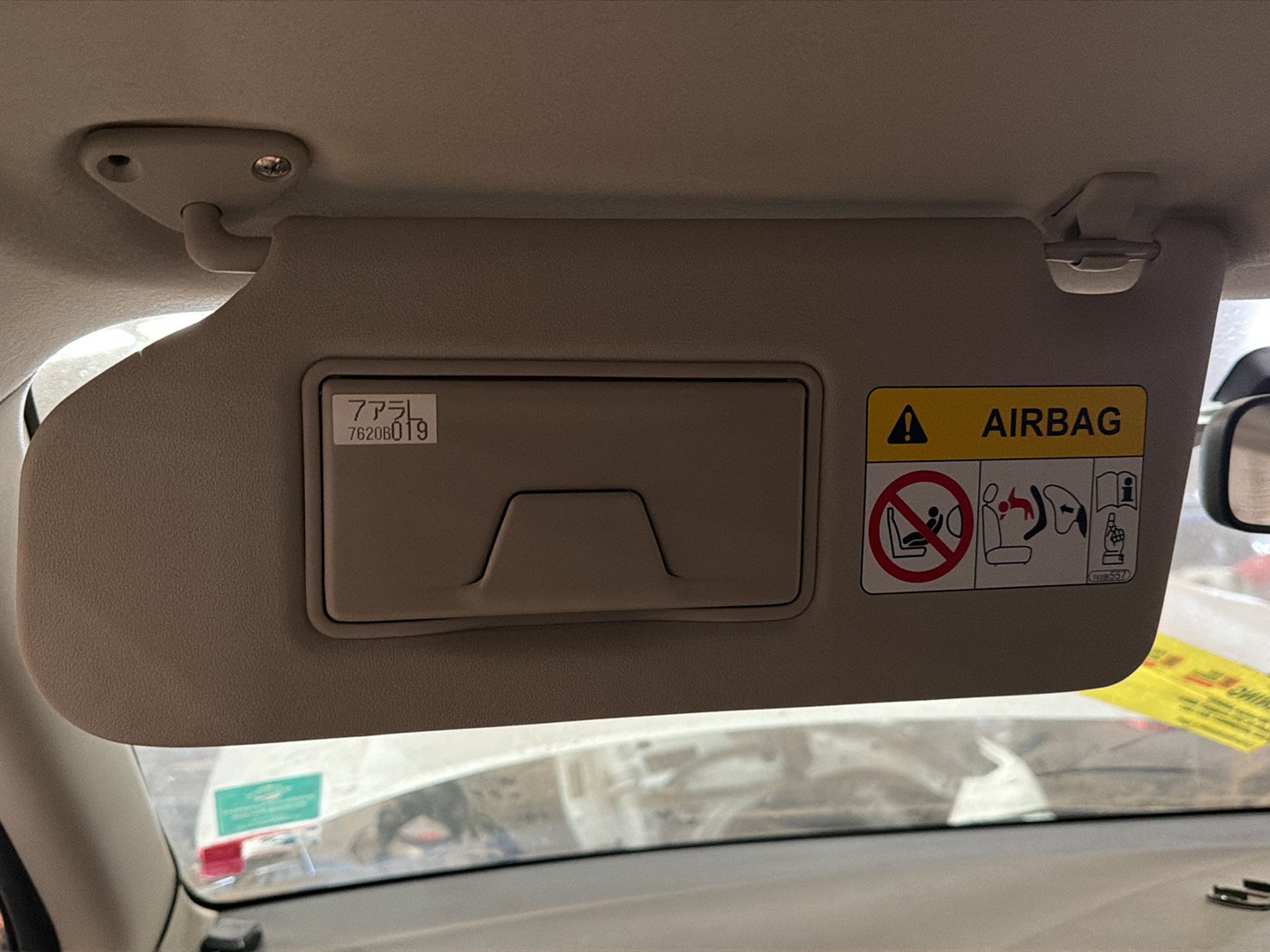 2013 Mitsubishi Outlander GF*W- Left Sun Visor