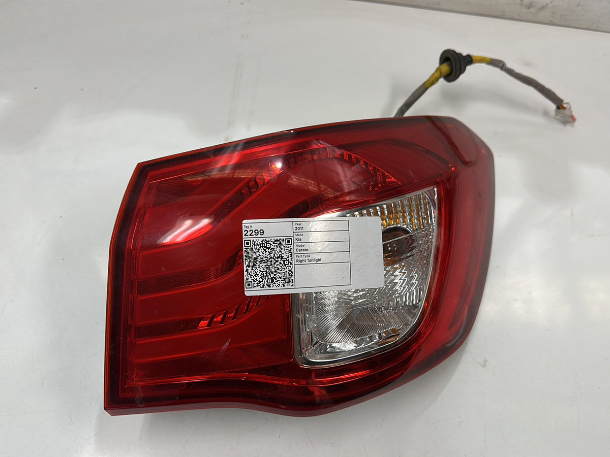 2011 Kia Cerato - Right Taillight