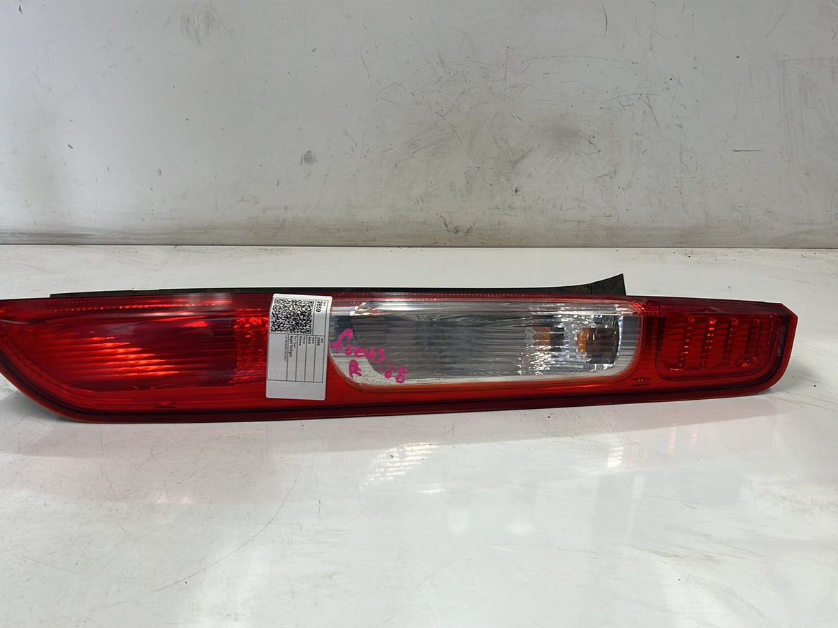 2005-2007 Ford Focus LS - Right Taillight
