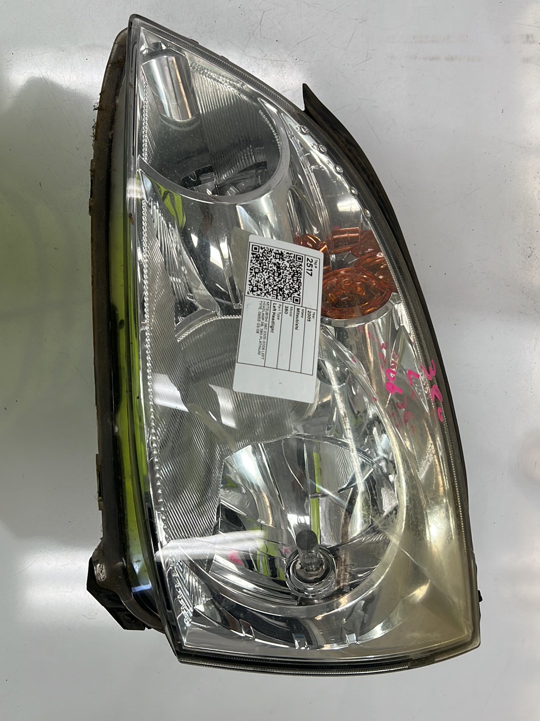 2005 Mitsubishi 380 - Left Headlight