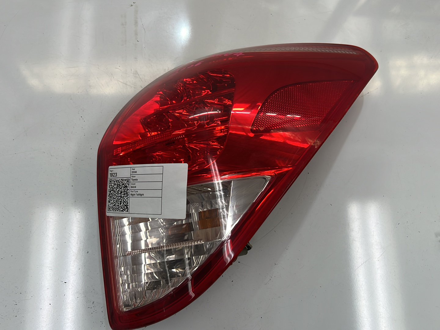 Right Taillight, 2006, Toyota, RAV4