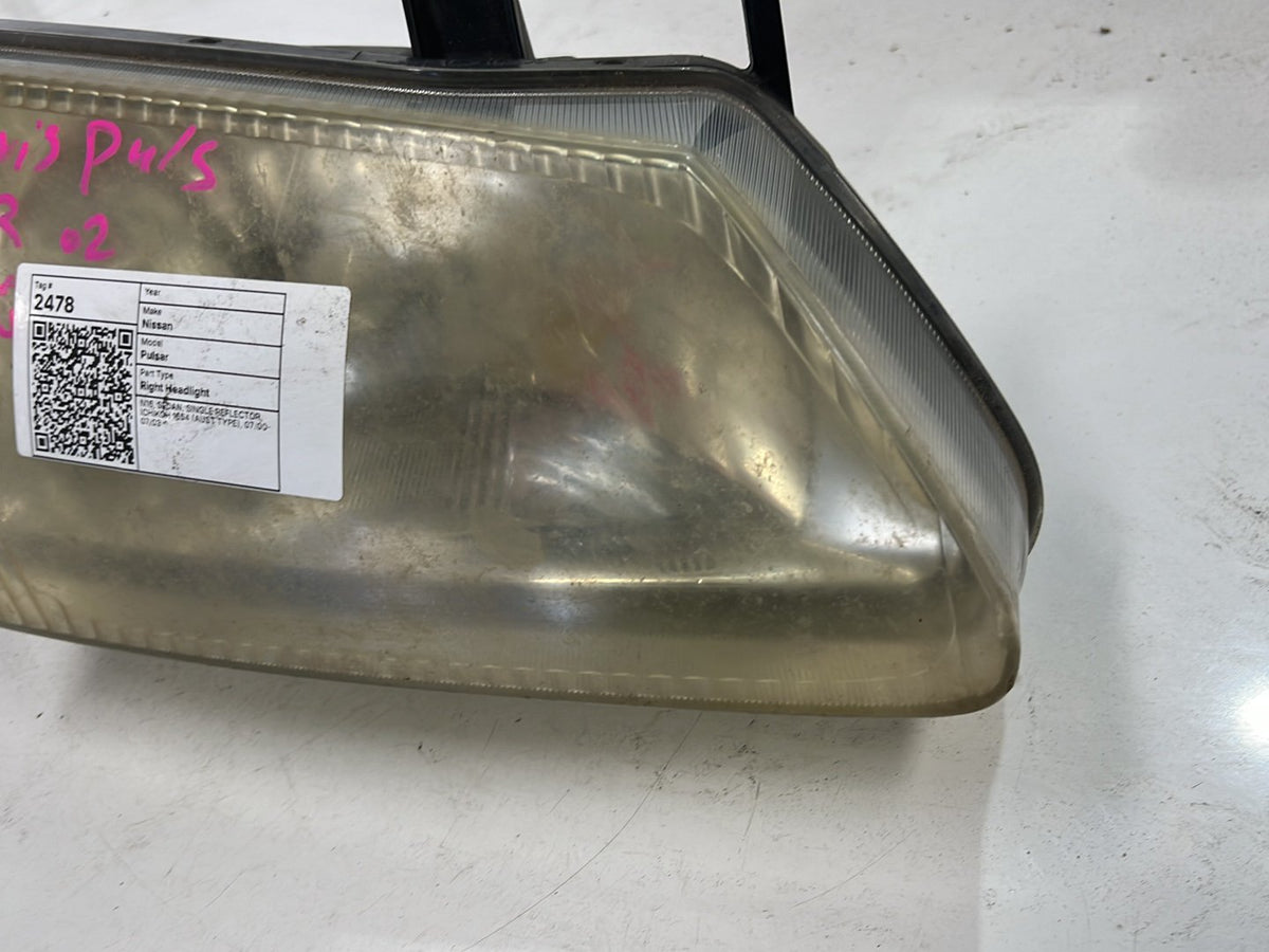 Nissan Pulsar N16 - Right Headlight