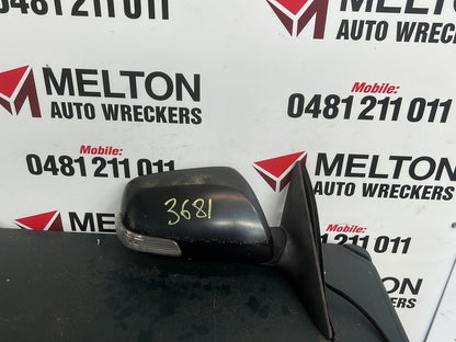 Mar 2010 to Dec 2013- Toyota Corolla ZRE152R ZRE153R Sedan- Right Door Mirror- Flasher