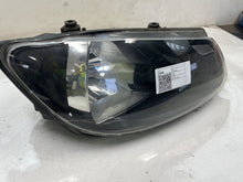 Volkswagen Caddy - Right Headlight