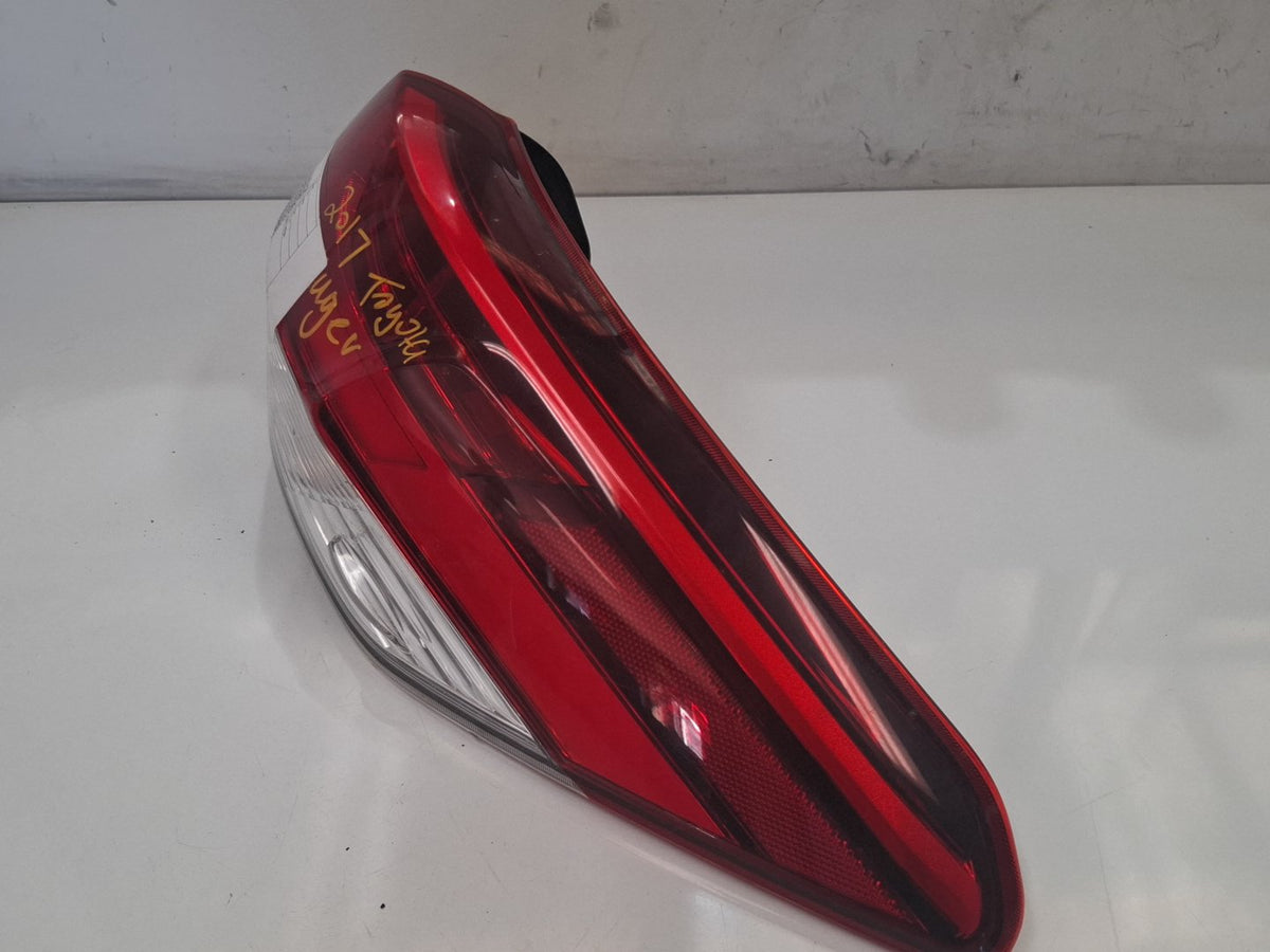 Nov 2016 to Feb 2021 - Toyota Kluger GSU50 GSU55 - Right Taillight