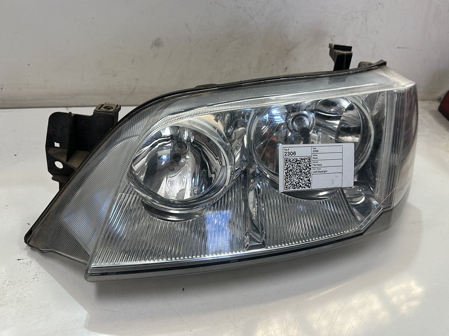 May 2004 to Apr 2009- Ford Territory SX SY MkI TS Ghia Ghia Turbo- Left Headlight- Chrome Insert
