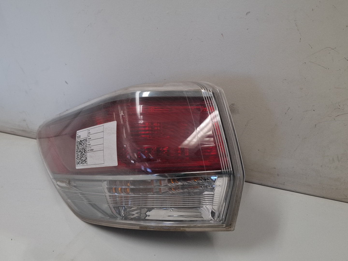 Dec 2013 to Oct 2016 - Toyota Kluger GSU50 GSU55 - Left Taillight