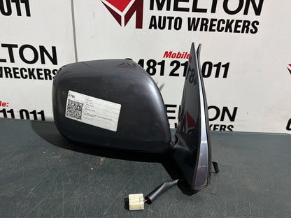Jan 2001 to Apr 2007 - Toyota Kluger MCU28R - Right Door Mirror