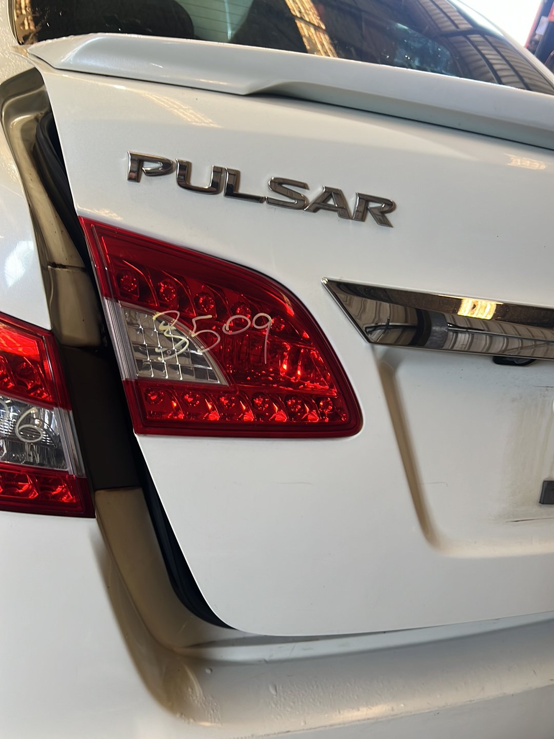 2014 Nissan Pulsar B17 Bootlid