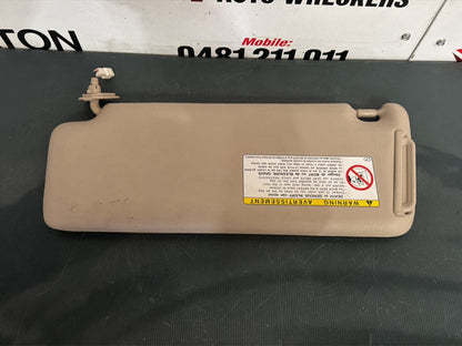 Jan 2001 to Apr 2007- Toyota Kluger MCU28R- Right Sun Visor- Tan