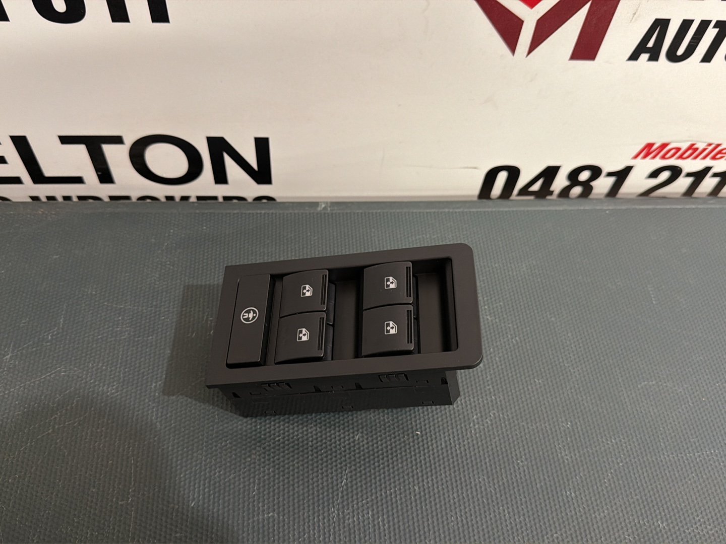 2004 Holden Commodore Master Power Window Switch