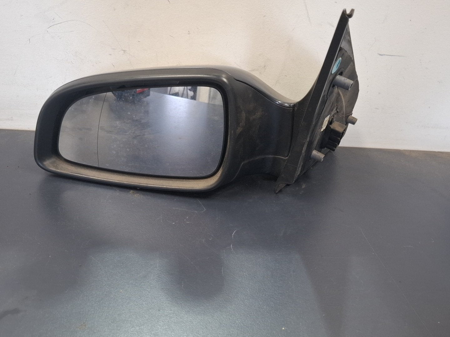 Oct 2004 to Aug 2009 - Holden Astra AH Hatchback Station Wagon 5 Door - Left Door Mirror