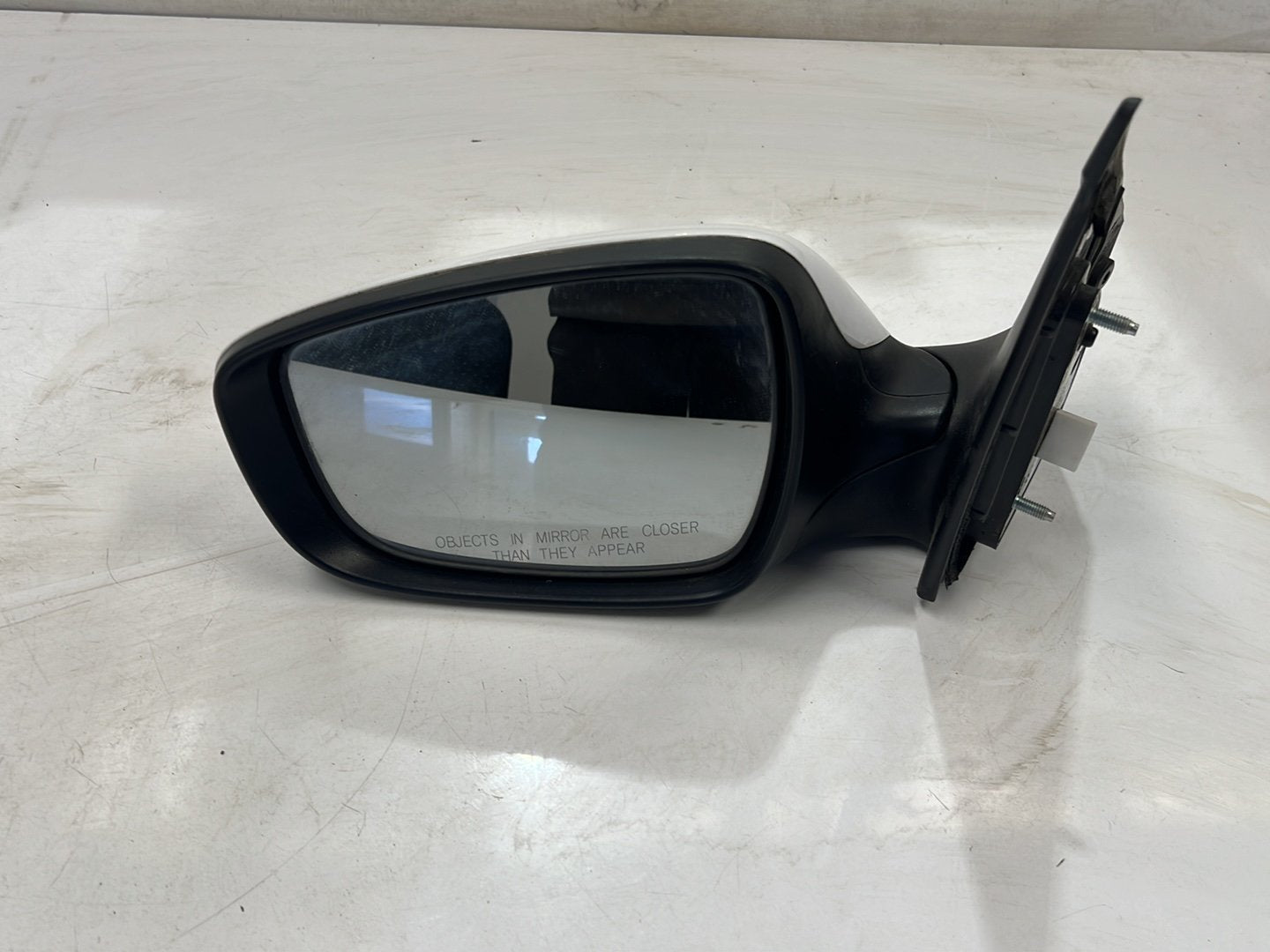 Mar 2012 to Feb 2017- Hyundai i30 GD Hatchback Built in South Korea VIN KMHD- Left Door Mirror- Manual Fold, Non Indictaor